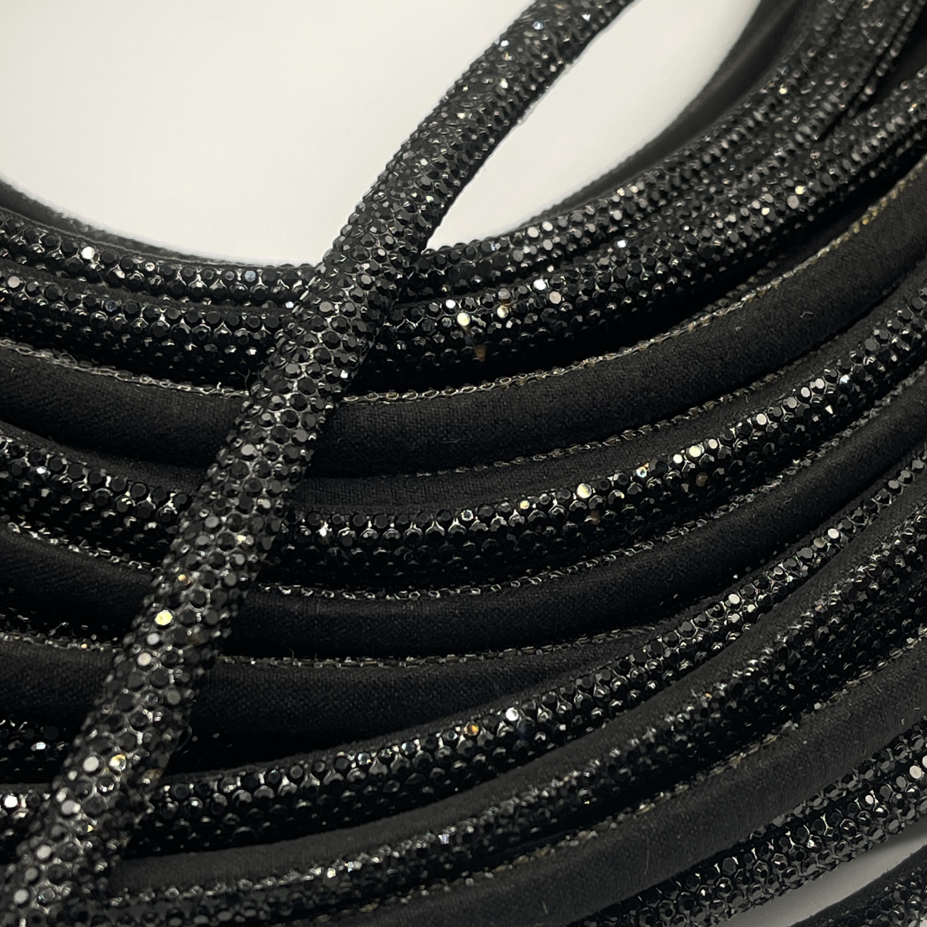 Декоративный шнур со стразами SS5 BLACK JET, черный