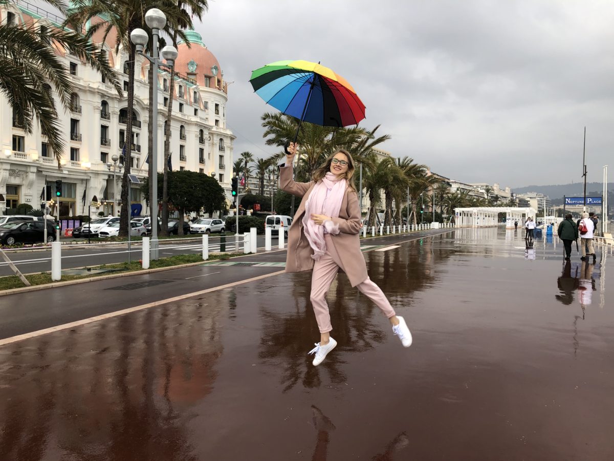 Прогулка с радужным зонтом по Ницце