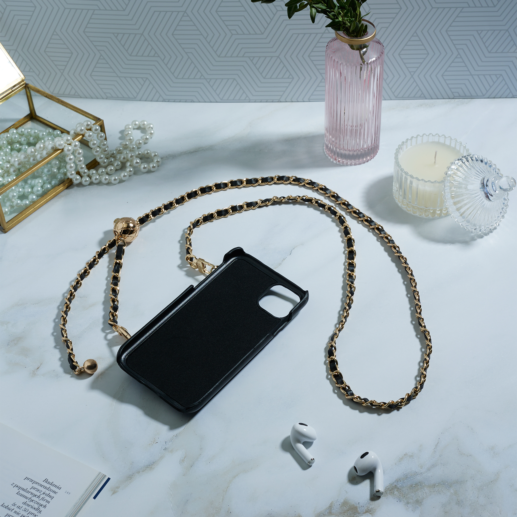 Чехол для смартфона Дизайн, iP - 11 черный, фэшн, цепочка c черной кожей и кулоном - #10