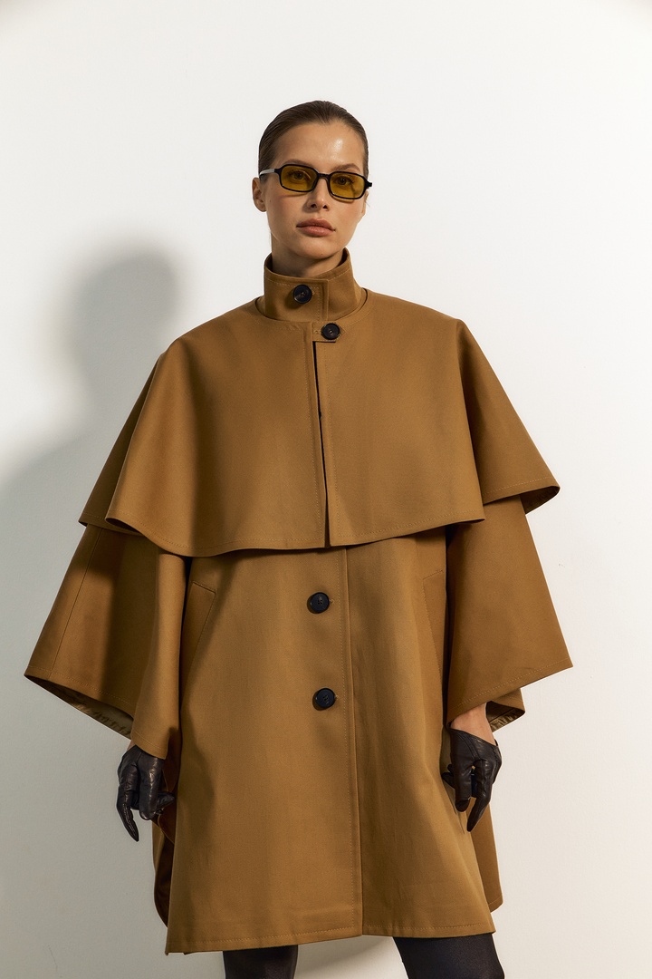 Amaranta cape coat