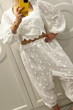 Блузка очень красивая получилась. 😍 На мой размер получилась великовата, пришлось убавлять после пошива🤩