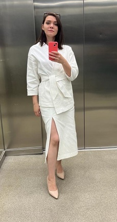 Простой, но изящный костюм получился