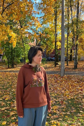 
                             
                                Худи Лилас.
                                Обложка отзыва пользователя Юрьева Юлия
                             
                        