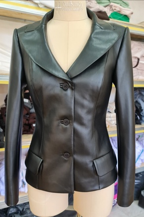 Жакет привлекает взгляды.