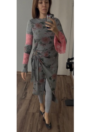 Отлично сидит, но запáх тяжеловат и тянет вниз