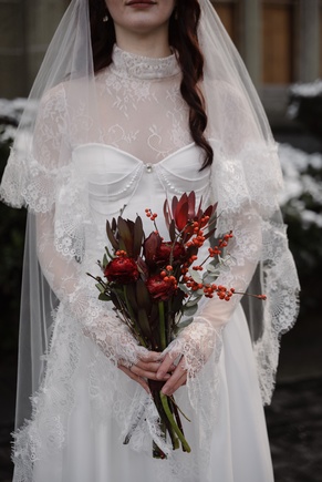 Выкройку немного преобразовала, не делала лямки и удлинила юбку