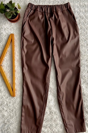 Брюки из экокожи