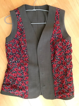 Трендовый жилет из костюмной ткани