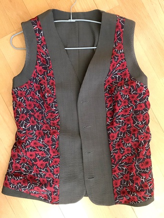 Трендовый жилет из костюмной ткани