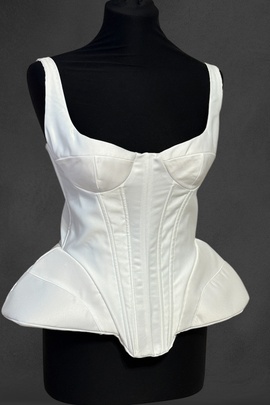 
                             
                                Циния корсаж.
                                Обложка отзыва пользователя Пользователь 467345
                             
                        