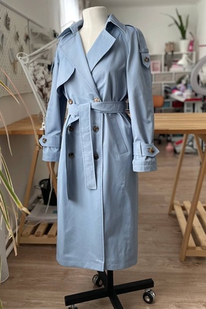 Стильный красивый тренч