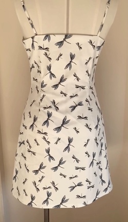 Красивое платье, привлекает внимание