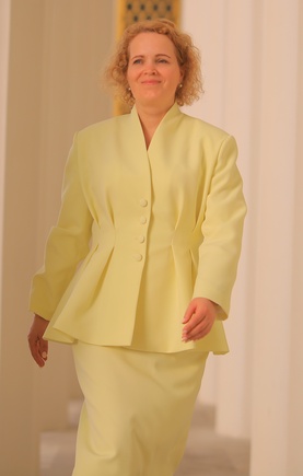 Красивый жакет в модном цвете