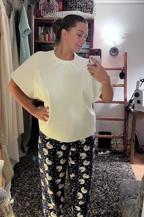 Для большой груди нужен топ вниз тк через рукава сбоку все видно.