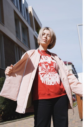 
                             
                                Бомбер Милдред.
                                Обложка отзыва пользователя Николетта Архирейская
                             
                        