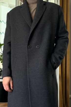 Очень красивое пальто, но, к сожалению, лацканы на большом размере смотрятся куце. Если будете шить, рекомендую сразу увеличить их