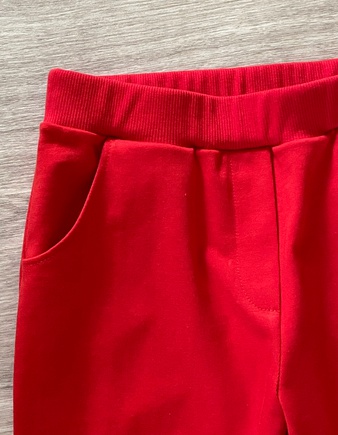 Отлично сидят на стройных.