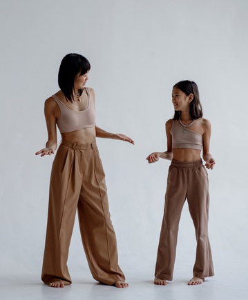 Если нравятся широкие брюки - то вот они😍