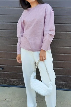 Блуза с защипами на рукавах