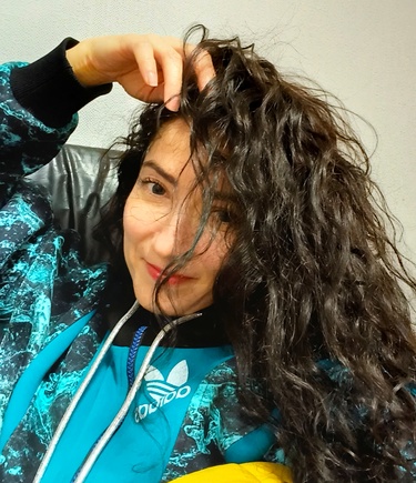 Яркое и стильное худи 💙