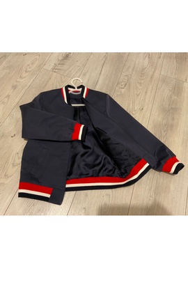 
                             
                                Бомбер Анри.
                                Обложка отзыва пользователя Пользователь 153027
                             
                        