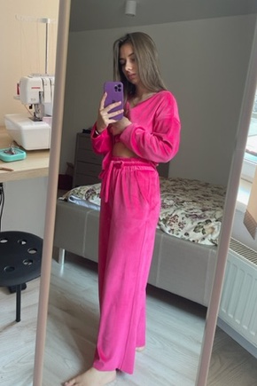 Из велюра отличные брючки