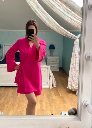 Яркая блузка