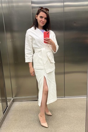 Простой, но изящный костюм получился