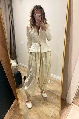 
                             
                                Дилара брюки.
                                Обложка отзыва пользователя Пользователь 447620
                             
                        