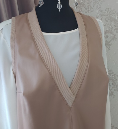 Именно такой фасон искала и нашла)