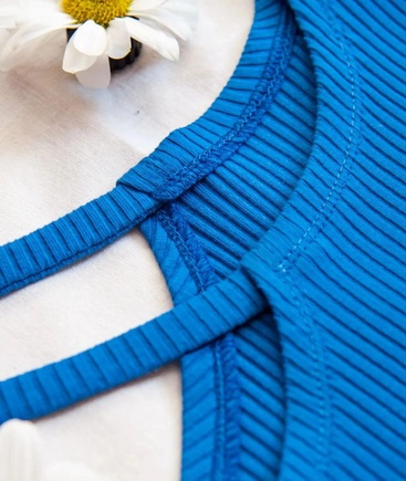 Очень красивый лонгслив