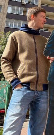 Бомбер с некоторыми изменениями.