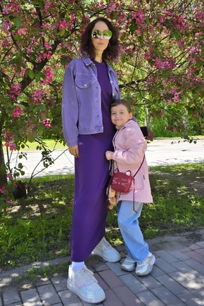 Классное платье. Только разрезов снизу не хватает, ходить неудобно