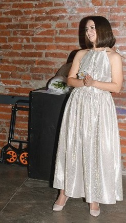 В пошиве простое, смотрится дорого