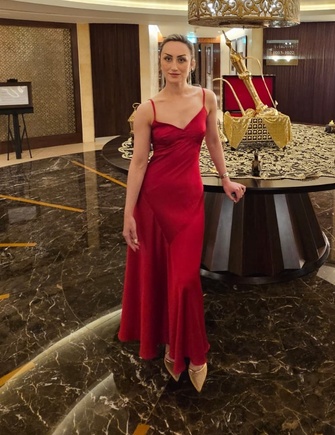 Красное платье