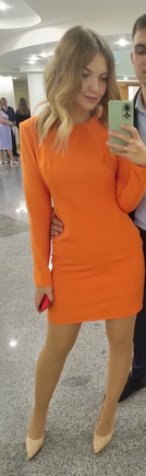 Базовое платье в ярком цвете