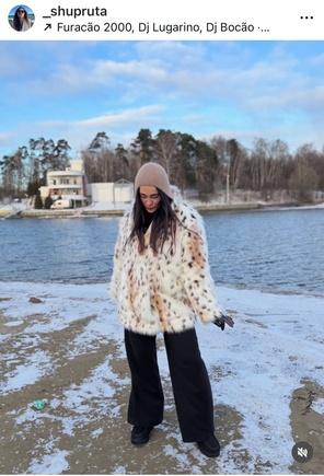 Теплая и модная меховая куртка