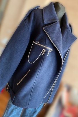 
                             
                                Мэдисон куртка (косуха).
                                Обложка отзыва пользователя Пользователь 262322
                             
                        