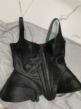 Не корсаж, а бомба 💥