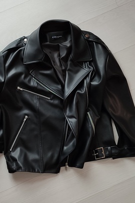 
                             
                                Мэдисон куртка (косуха).
                                Обложка отзыва пользователя Мария Антонова
                             
                        