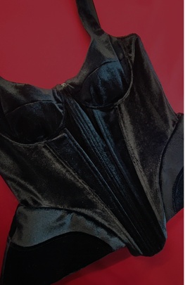 
                             
                                Циния корсаж.
                                Обложка отзыва пользователя Пользователь 53044
                             
                        