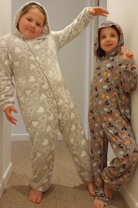 
                             
                                Комбинезон Макс (девочки).
                                Обложка отзыва пользователя Пользователь 60871
                             
                        