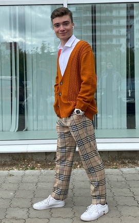 Хорошая выкройка, сшила двое брюк без корректировок.