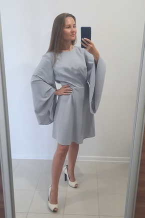 Красивое платье оказалось велико