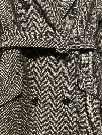 Стильная модель с небольшой коррекцией .