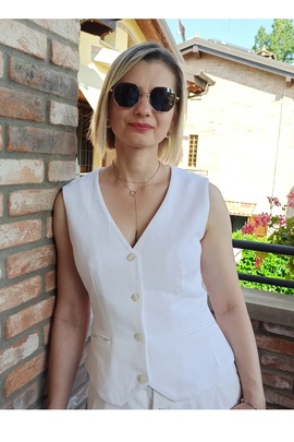 
                             
                                Жилет Лилиана.
                                Обложка отзыва пользователя Пользователь 322847
                             
                        