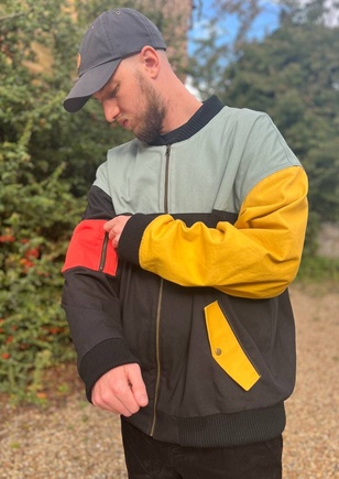 Отличный бомбер!