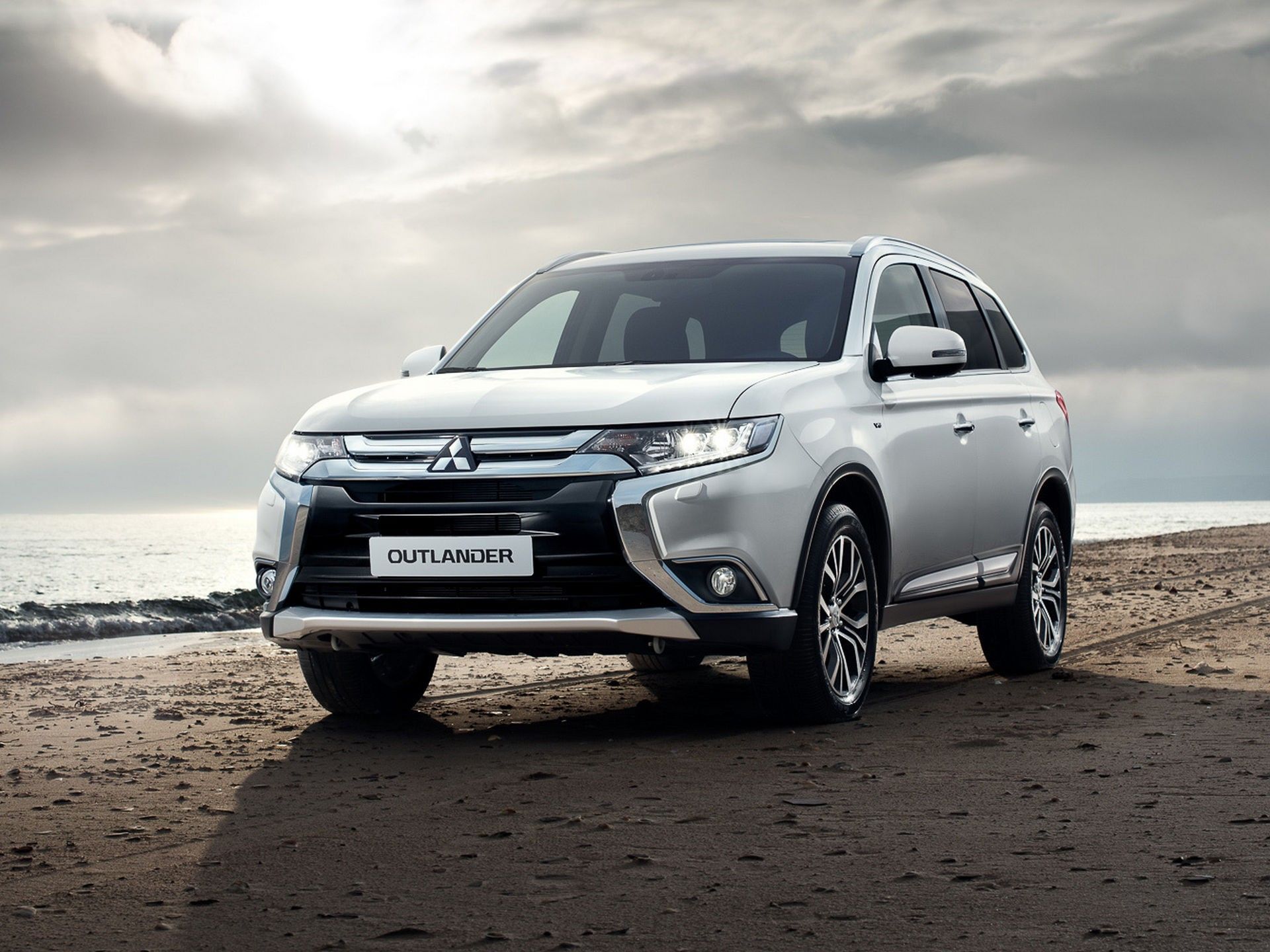 mitsubishi-outlander-85.jpg