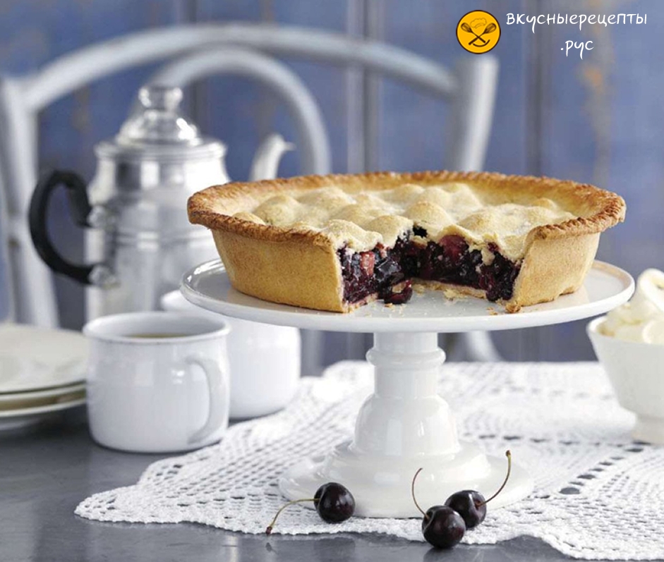 Vishnevyi-pirog-s-vanilnym-kremom