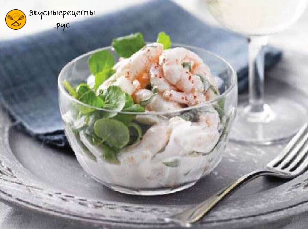 Kokteil-iz-krevetok-bazilika-i-limona